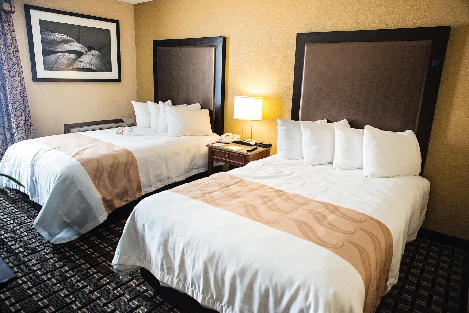 Quality Inn New Kensington Luaran gambar