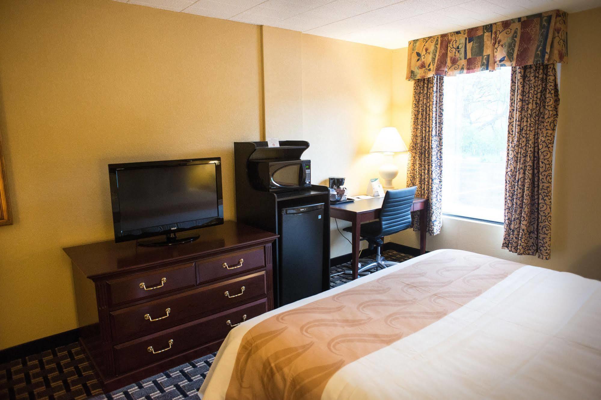 Quality Inn New Kensington Luaran gambar